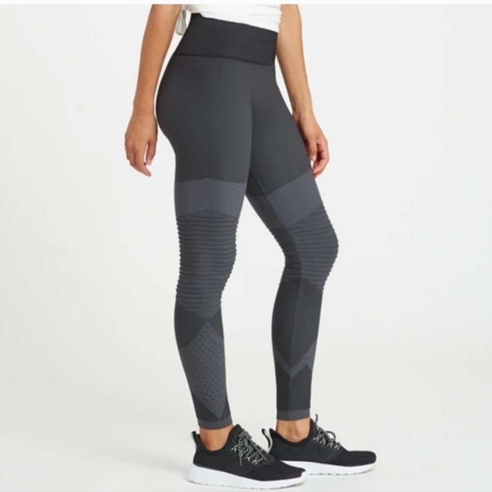 SPANX Look At Me Now Black and Gray Motto Leggings Size Large